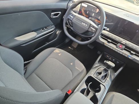 Used 2025 Kia K4 FWD image 25