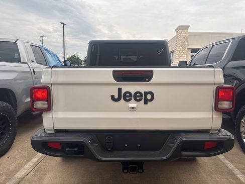 Used 2022 Jeep Gladiator Sport AWD/4WD image 6