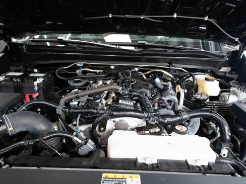 Certified 2025 Toyota Tacoma SR5 image 31