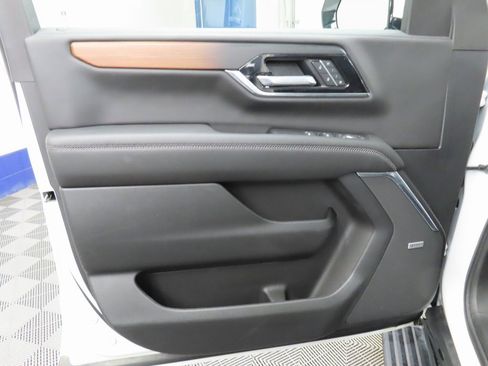 Used 2025 GMC Yukon Denali image 68