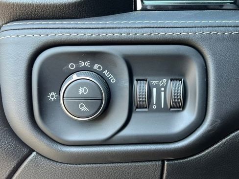 Used 2026 RAM 3500 Limited AWD/4WD image 28