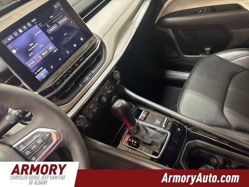 Used 2025 Jeep Compass Limited image 15