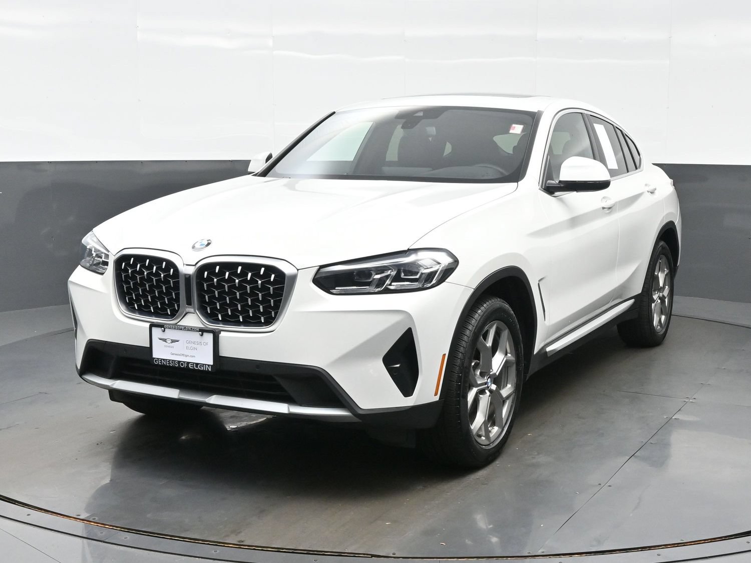 Used 2025 BMW X4 xDrive30i AWD/4WD image 1