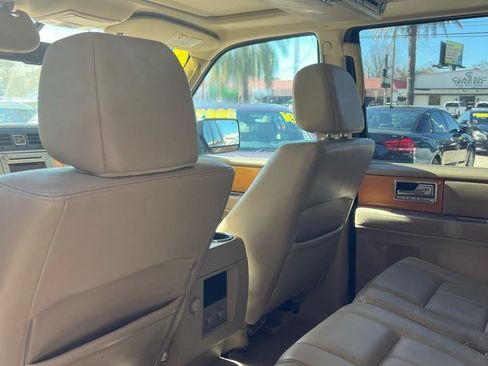 Used 2008 Lincoln Navigator 2WD image 5