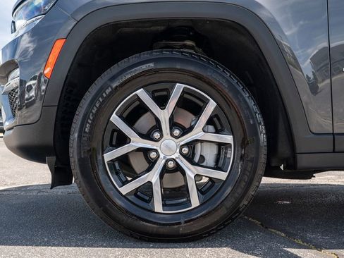 Used 2024 Jeep Grand Cherokee Limited AWD/4WD image 15