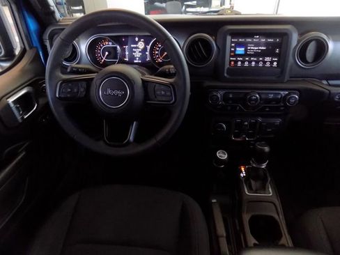 Used 2023 Jeep Gladiator Willys image 14