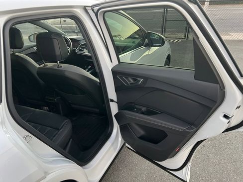 Used 2023 Audi Q4 e-tron Premium Plus w/ Premium Plus image 39