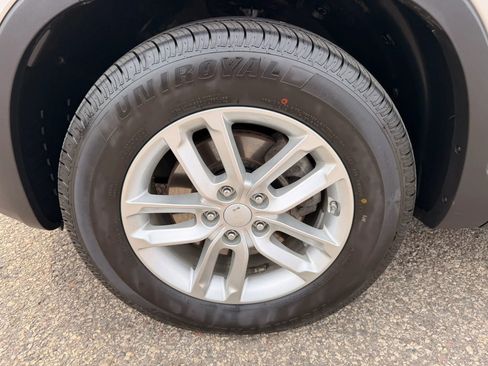 Used 2015 Kia Sorento LX image 19