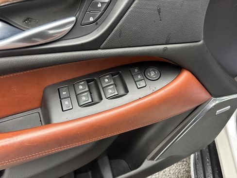 Used 2018 Cadillac Escalade Luxury image 13