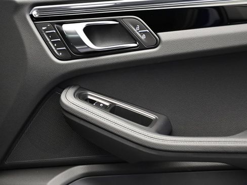 Certified 2026 Porsche Macan AWD/4WD image 48