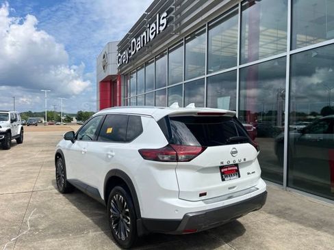 Certified 2025 Nissan Rogue SL w/ Tech Package AWD/4WD image 2