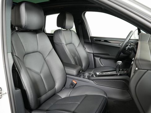 Used 2026 Porsche Macan AWD/4WD image 37