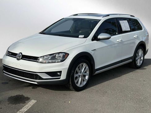 Used 2019 Volkswagen Golf Alltrack SE image 7