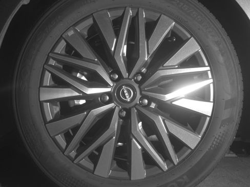 Used 2025 Nissan Altima 2.5 SV FWD image 12