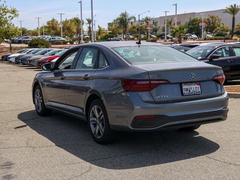 Used 2024 Volkswagen Jetta SE FWD image 6