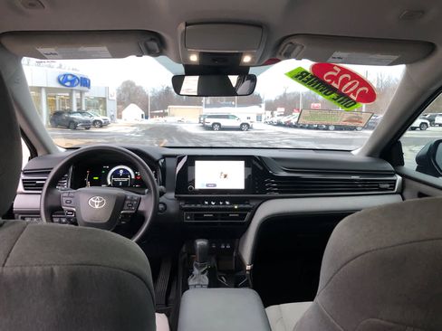 Certified 2025 Toyota Camry LE image 27