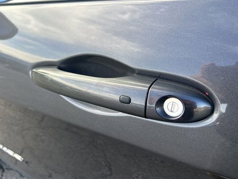 Used 2019 Jeep Cherokee Limited w/ Luxury Group image 14