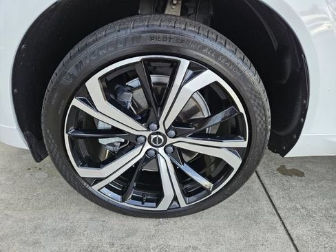 Certified 2023 Volvo XC60 T8 Ultimate w/ Climate Package AWD/4WD image 9