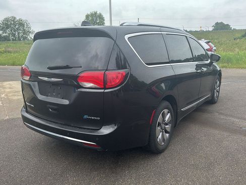 Used 2018 Chrysler Pacifica Limited FWD image 5