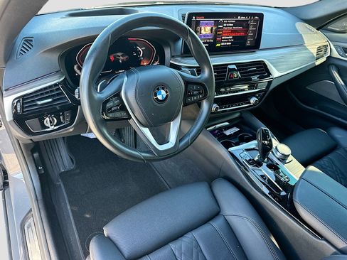 Used 2021 BMW 530i w/ Premium Package image 9