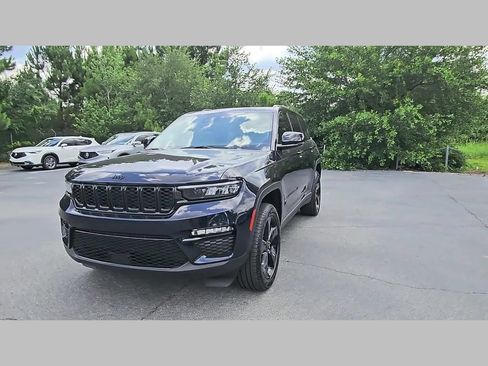 Used 2024 Jeep Grand Cherokee Limited w/ Black Appearance Package AWD/4WD image 41