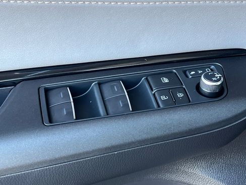 Certified 2024 Toyota Venza LE image 14