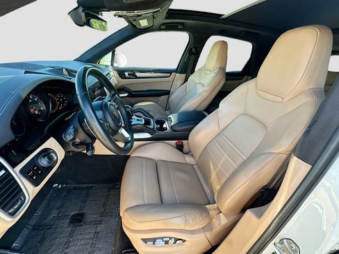 Used 2019 Porsche Cayenne Turbo image 21