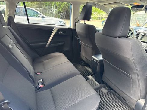 Used 2017 Toyota RAV4 XLE AWD/4WD image 10