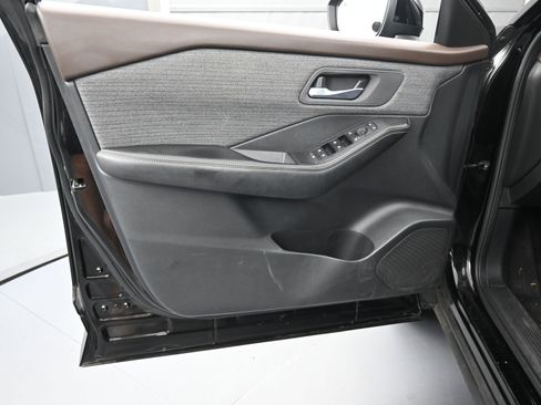 Used 2021 Nissan Rogue SV image 16