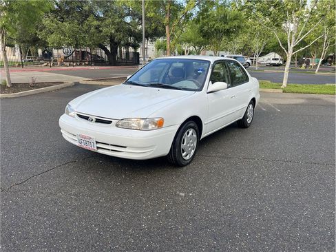 Used 1999 Toyota Corolla LE image 1