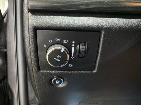 Used 2020 Jeep Grand Cherokee Altitude AWD/4WD image 12