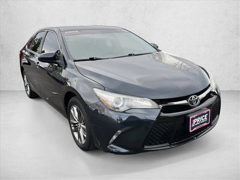 Used 2016 Toyota Camry SE image 3