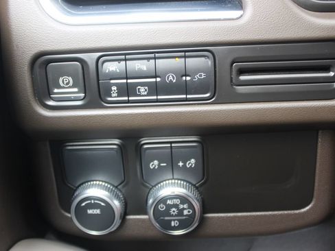 Used 2022 GMC Yukon XL SLT w/ SLT Premium Package RWD image 48