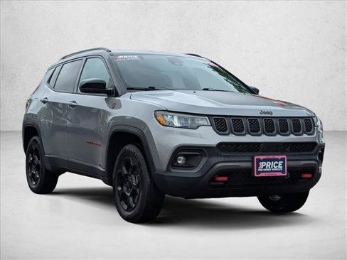 Used 2023 Jeep Compass Trailhawk AWD/4WD image 3