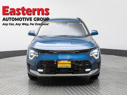 Used 2023 Kia Niro Wave w/ Wave Preserve Package image 2