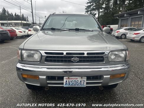 Used 1999 Nissan Pathfinder LE image 2