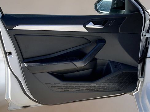 Certified 2025 Volkswagen Jetta Sport FWD image 21