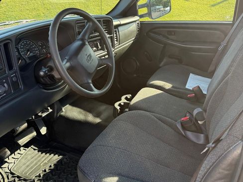 Used 2002 Chevrolet Silverado 2500 2WD Regular Cab w/ Heavy Duty Suspension Pkg image 3