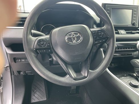Used 2020 Toyota RAV4 LE image 17