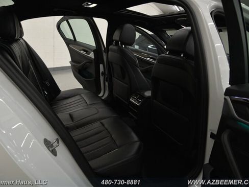 Used 2018 BMW 530e iPerformance image 23