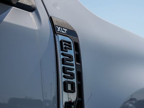 Used 2025 Ford F250 XLT w/ FX4 Off-Road Package AWD/4WD image 12