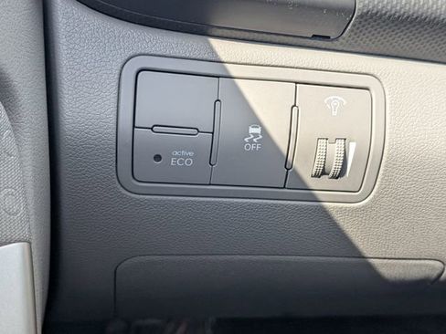 Used 2012 Hyundai Accent SE FWD image 23