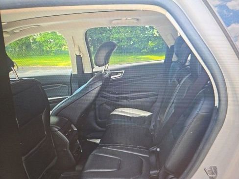 Used 2019 Ford Edge Titanium w/ Cold Weather Package AWD/4WD image 9