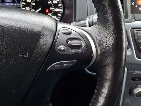 Used 2019 Nissan Pathfinder SL AWD/4WD image 24
