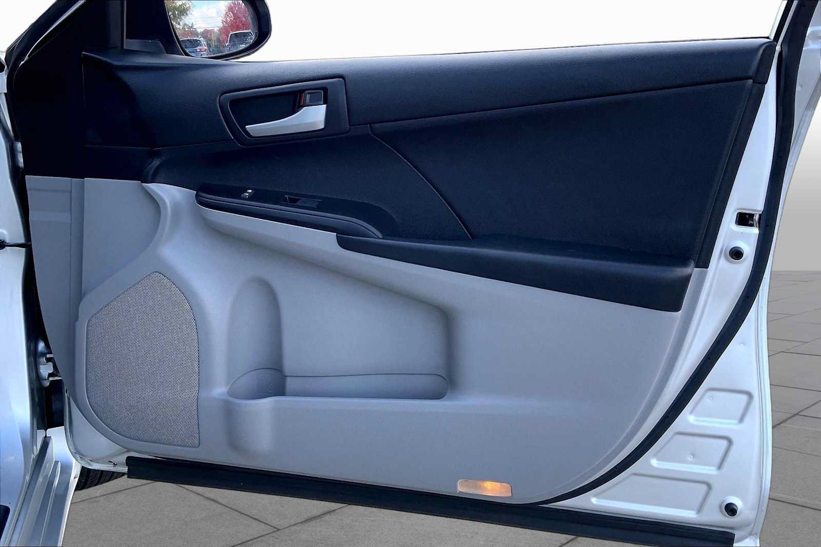 Used 2012 Toyota Camry LE FWD image 22