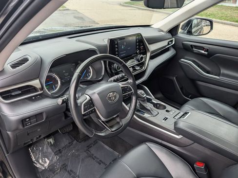 Used 2022 Toyota Highlander XLE image 18
