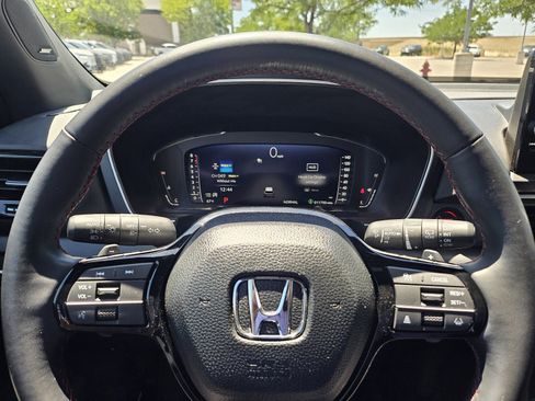 Used 2025 Honda Pilot Black Edition image 10