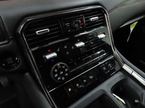 Used 2025 Nissan Armada PRO-4X image 15