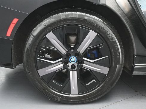 Used 2024 BMW iX xDrive50 w/ Premium Package AWD/4WD image 31