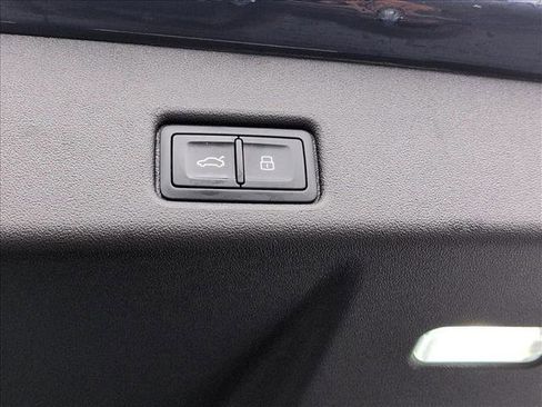 Used 2025 Audi Q5 Premium w/ 19" Wheel Package image 7